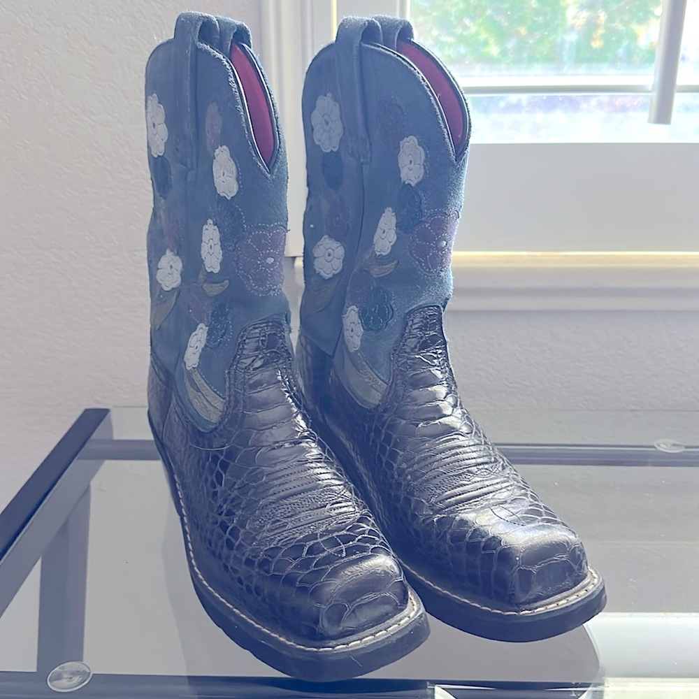 Ariat Boots size 8